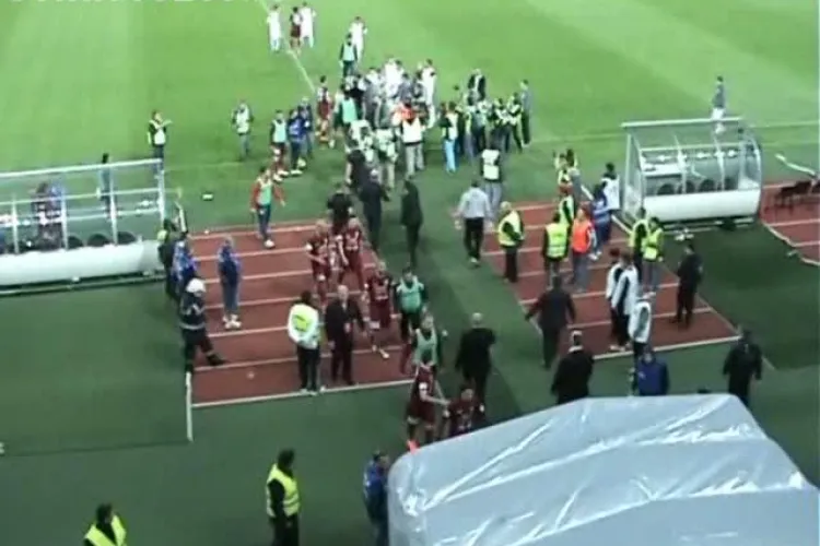 Maseurul U Cluj l-a lovit cu pumnul pe Ricardo Cadu ! VIDEO