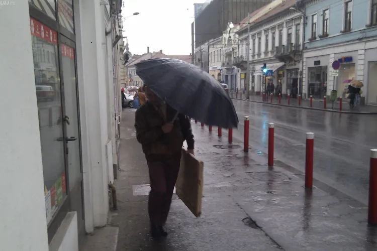 PROGNOZA METEO CLUJ: Ploi si vreme rece. Cum va fi vremea marti si miercuri