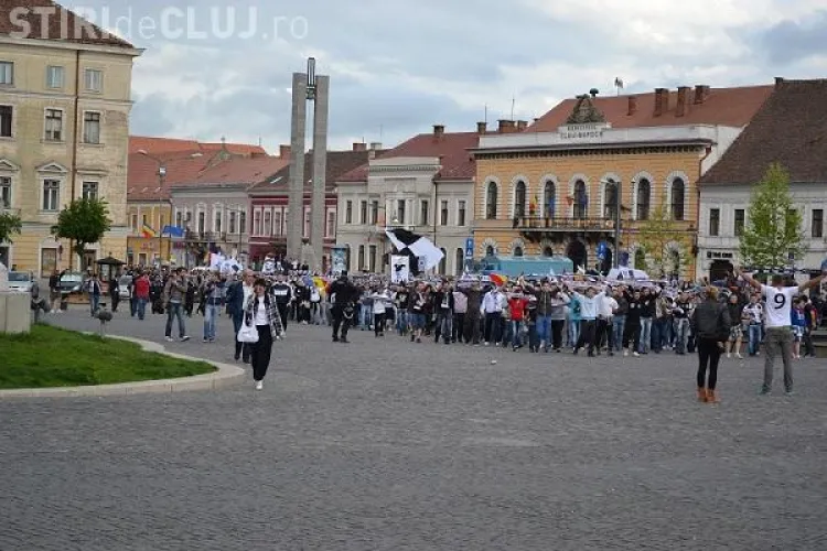 Suporterii U Cluj au facut spectacol in drum spre Cluj Arena. Au fost 1000 de fani FOTO