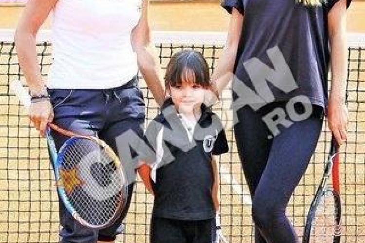 Fetita lui Adrian Cristea, in trening U Cluj, invata tenis de la Ruxandra Dragomir FOTO