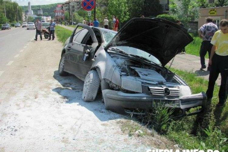 Accident la Gherla! Un Volkswagen s-a facut praf VIDEO