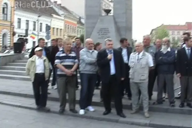 Giurgiu si-a lansat candidatura la Primaria Cluj-Napoca in strada, intre oameni. I-a fost interzis accesul in Piata Unirii  VIDEO