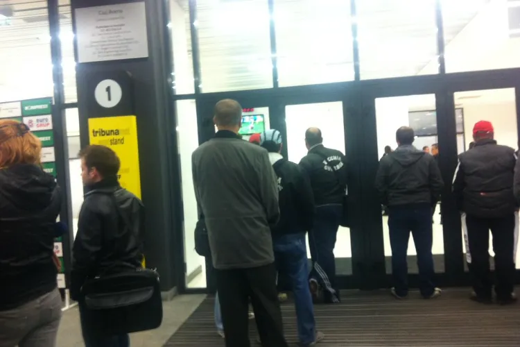 Noi imagini cu suporterul U Cluj care l-a urecheat pe Bostina: "De ce ati jucat asa de prost?" VIDEO