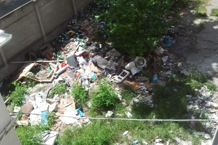 Muzeul din Turda "adaposteste" o adevarata groapa de gunoi! FOTO