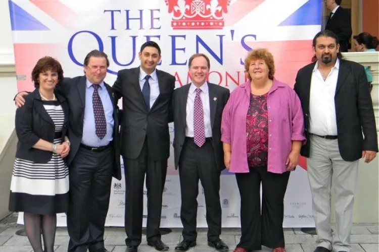 300 de invitati la Cazino la Jubileul de Diamant al Reginei Marii Britanii! Chelsea a trimis o minge semnata de toti jucatorii FOTO