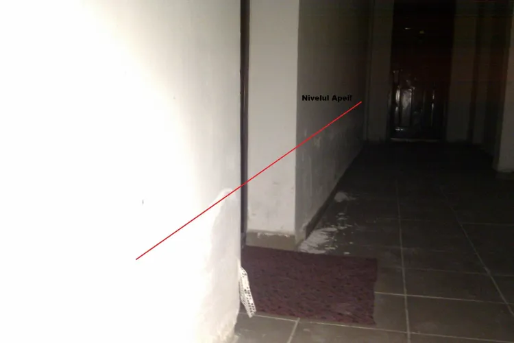 Blocuri rezidentiale din Baciu, inundate din cauza lucrarilor proaste! Constructorul a "uitat" o barna de la schela in bloc si pe acolo intra apa