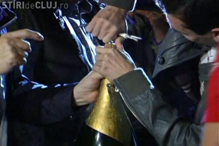 Campioana CFR Cluj a deschis o sticla de sampanie de 9 litri pentru a uda TITLUL VIDEO SPECTACULOS