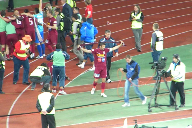 Un suporter U Cluj a incercat sa il loveasca pe Beto, in tunelul spre vestiare