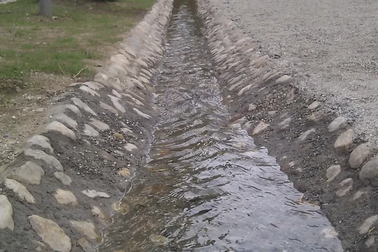 "Raurile" din Parcul Central! Aleea principala este incadrata de doua fire de apa, care dau farmec locului FOTO si VIDEO