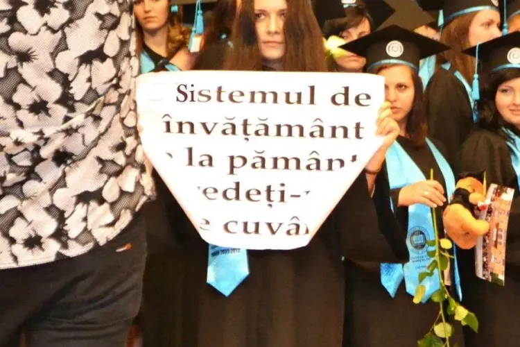 Protest al unei studente la ceremonia de absolvire a UBB: Sistemul de invatamant e la pamant FOTO