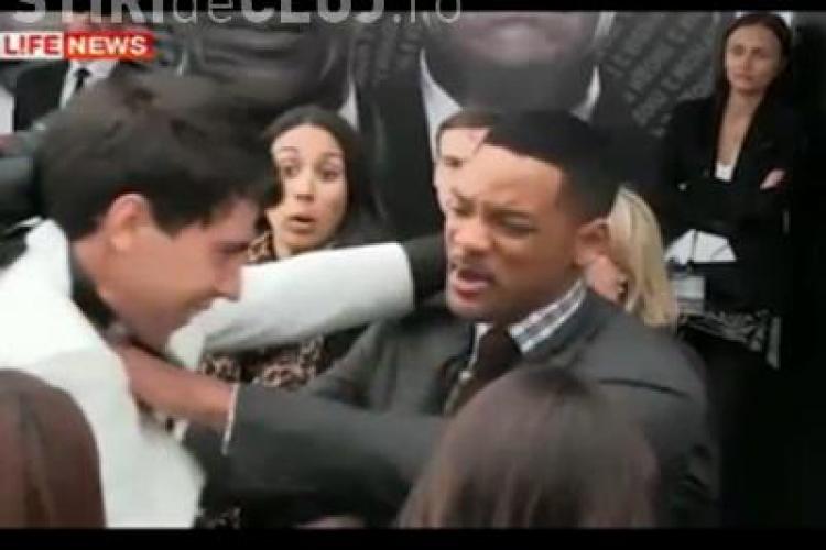  Will Smith a palmuit un reporter pe covorul rosu, pentru ca a incercat sa-l sarute  VIDEO