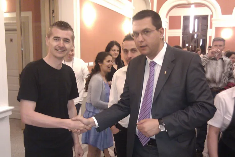 Cristian Gog, din "sicriul de gheata" din Piata Unirii direct la receptia primarului de la Zilele Clujului VIDEO si FOTO