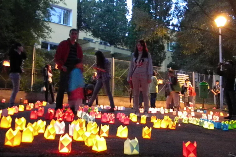 Mii de lumanari aprinse la Festivalul Luminii, in Cluj. Copiii au fost cei mai incantati! FOTO