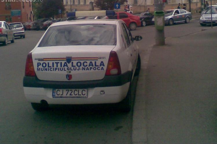 Politia Locala din Cluj-Napoca parcheaza ilegal, dar ii amendeaza pe cei care fac acest lucru FOTO