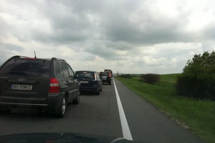 DN 1 la intrare in Huedin dinspre Oradea este blocat FOTO