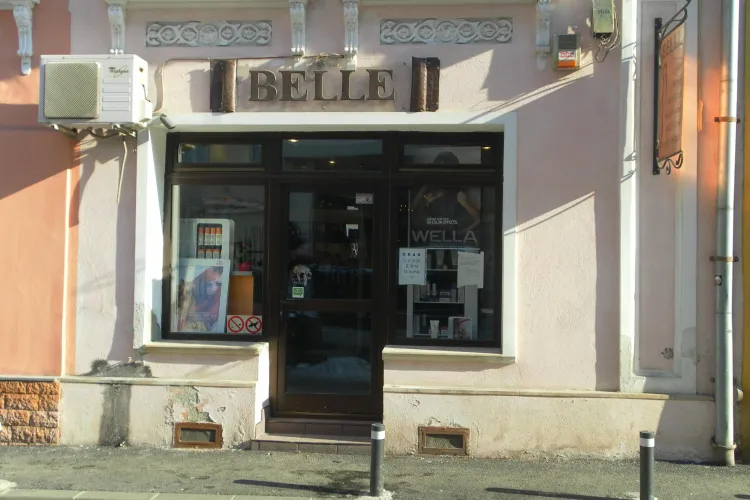 O coafeza de la salonul Belle cauta model pentru un concurs. Bonus 3 aranjari din partea coafezei