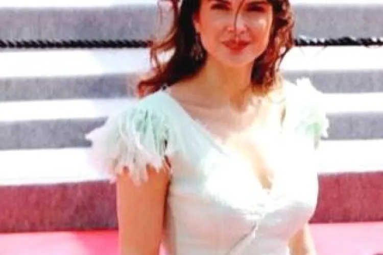 Monica Barladeanu, uimitoare la Cannes intr-o rochie Dana Budeanu! FOTO