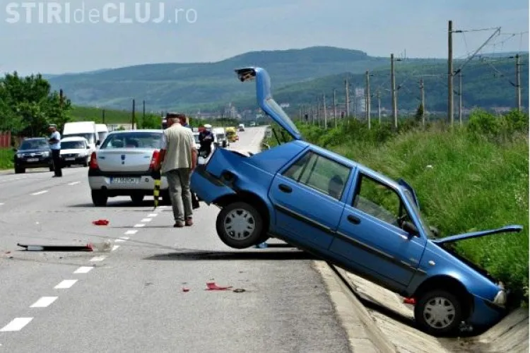 Accident la Livada! Doua Dacii s-au lovit violent FOTO