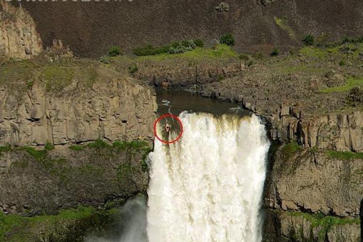 CASCADORIE SENZATIONALA: S-a aruncat in gol intr-o cascada mai mare decat Niagara - FOTO
