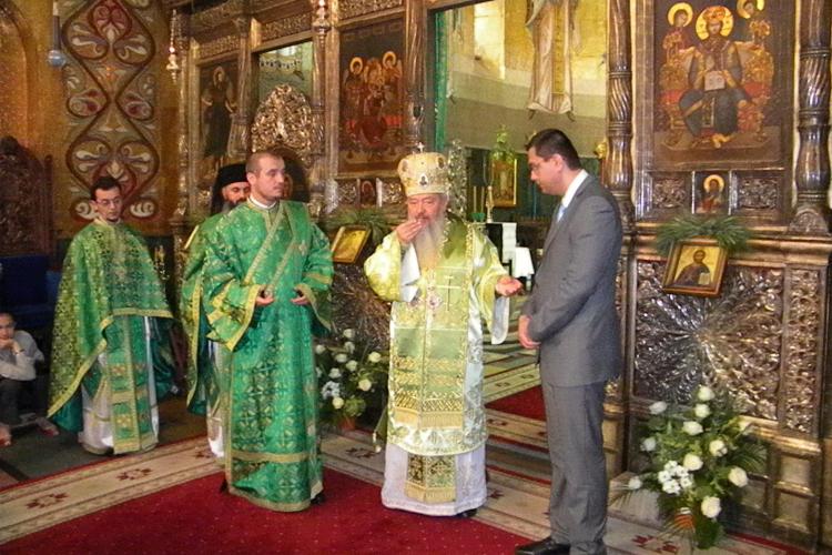 Primarul Radu Moisin a primit Crucea Transilvana de la IPS Andrei FOTO si VIDEO