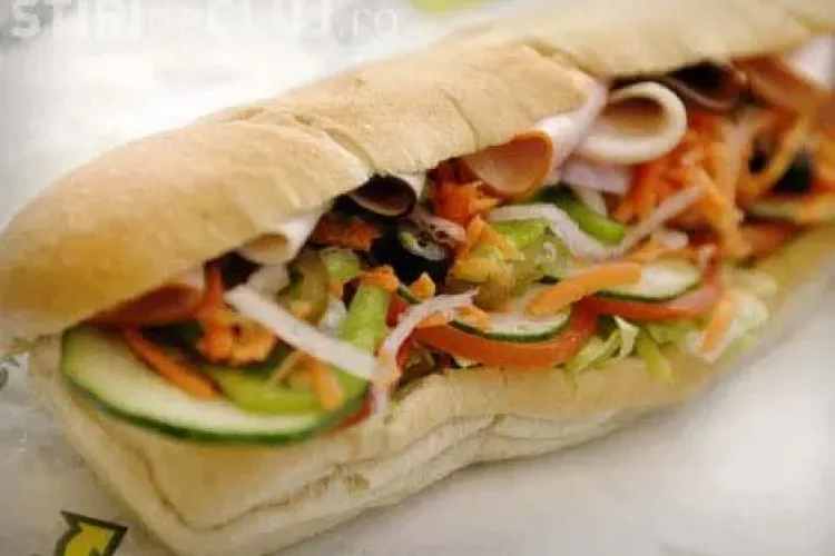 SOCANT: Un barbat a gasit gandaci intr-un sandwich VIDEO