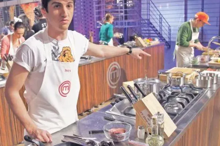 Petru a castigat titlul de MasterChef. VEZI cu ce preparat i-a impresionat pe Chefi