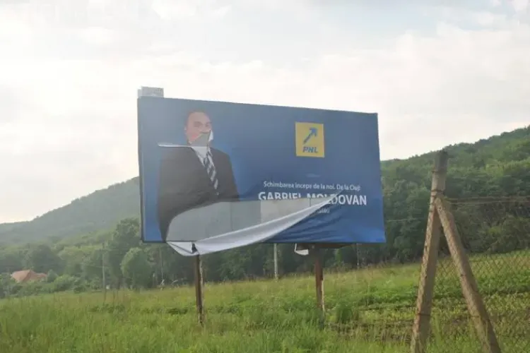 Panouri electorale cu Horea Uioreanu, vandalizate! Candidatul a depus plangere la Politie FOTO