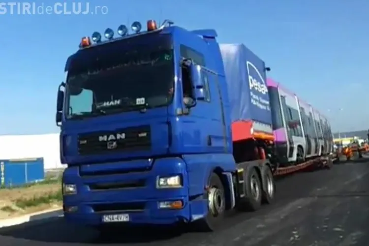 VEZI cum a fost transportat la Cluj MEGA tramvaiul de 1,5 milioane de euro VIDEO