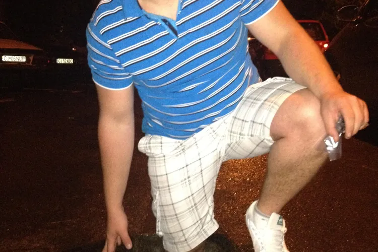 O groapa de pe Aleea Bizusa 7 este un pericol pentru trecatori FOTO