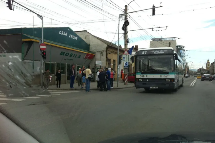 Pieton acrosat de un autobus pe 21 Decembrie
