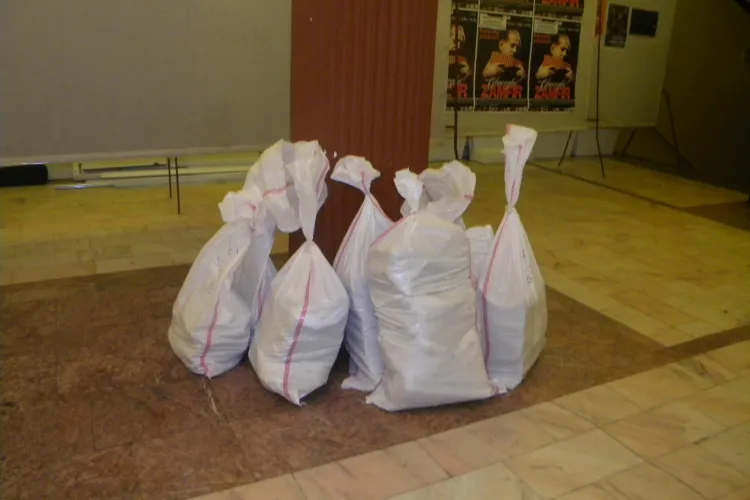 Voturile clujenilor sosesc in saci la Casa de Cultura a Studentilor pentru a fi numarate 