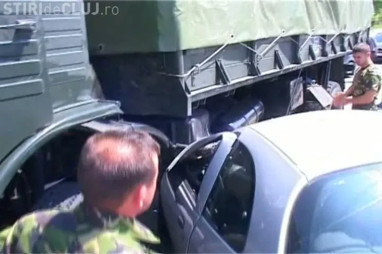 Accident pe strada Campului! O soferita a intrat in masina unui lider PDL Cluj si apoi a ajuns sub un camion al Armatei VIDEO