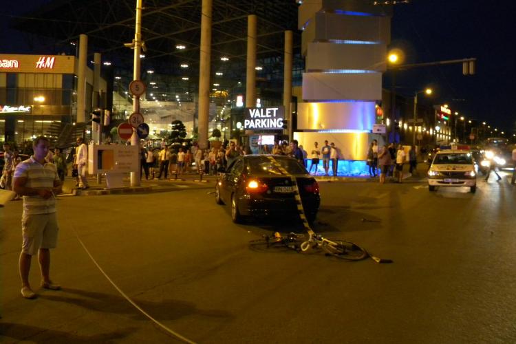 Accident lângă Iulius Mall! Un biciclist a fost lovit în plin de un BMW VIDEO si FOTO