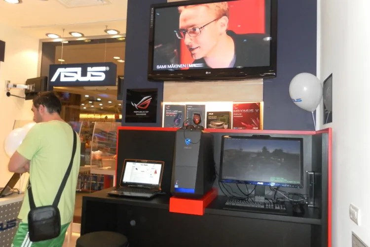 Calculatoare ASUS de astazi in Iulius Mall, la Intend Computer FOTO (P)