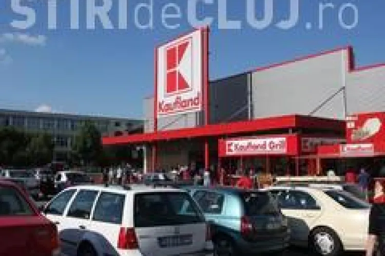 Accident langa Kaufland, in Marasti! Un copil de doi ani a fost lovit de un taximetrist