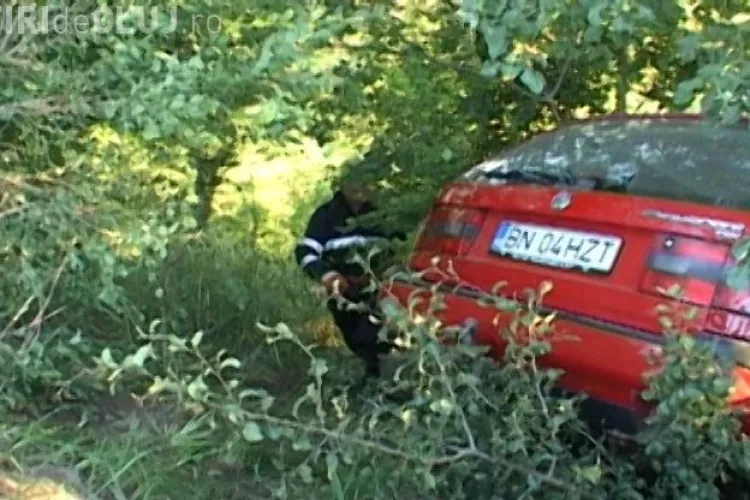 Accident pe strada Libertatii din Dej! O masina a rupt un parapet de beton VIDEO