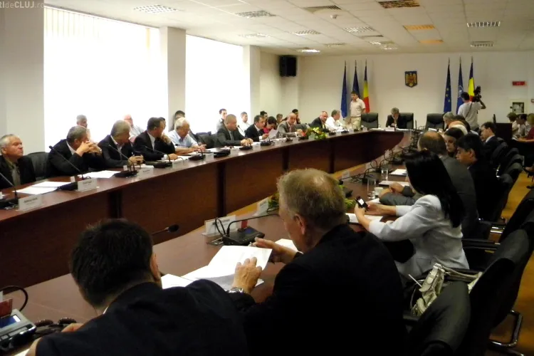 Consilierii judeţeni au depus jurământ! Doi consilieri PP-DD au fost excluși. VEZI de ce