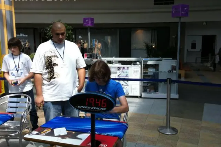 Cub Rubik rezolvat la Cluj în 1,68 secunde. Cristian Leana, de la Românii au talent a concurat VIDEO 