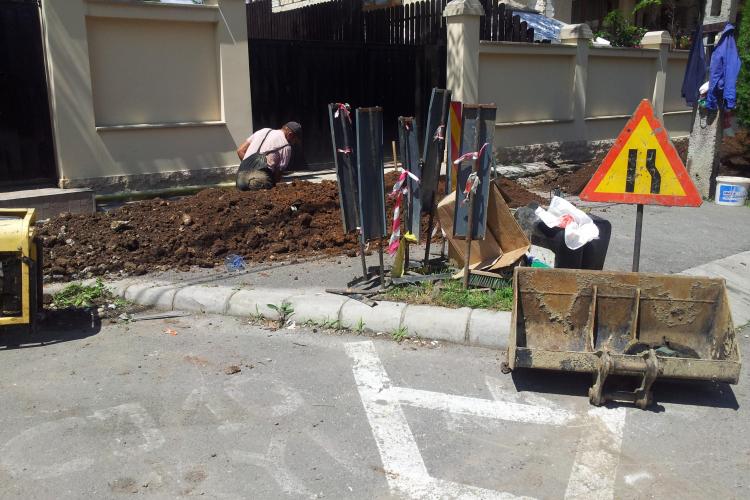 E.ON Gaz sparge trotuarul de pe strada Venus, după ce zona a fost modernizată de Primărie