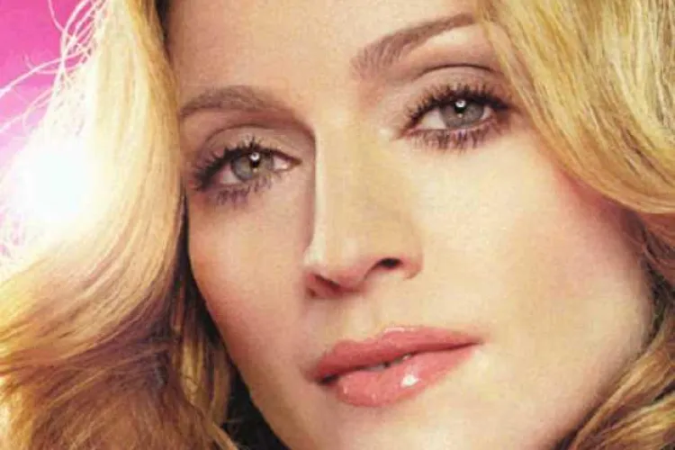 Fiica Madonnei, gesturi exhibiţioniste în culisele unui concert al mamei sale FOTO