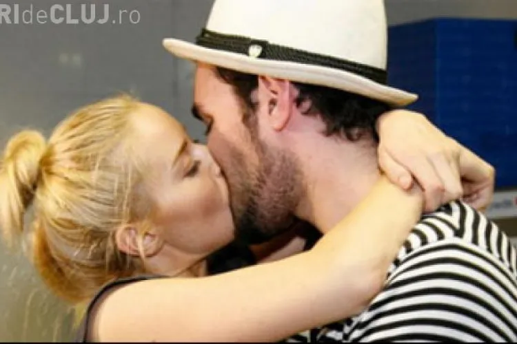 SMILEY a lăsat un mesaj misterios pe Facebook pentru Laura Cosoi