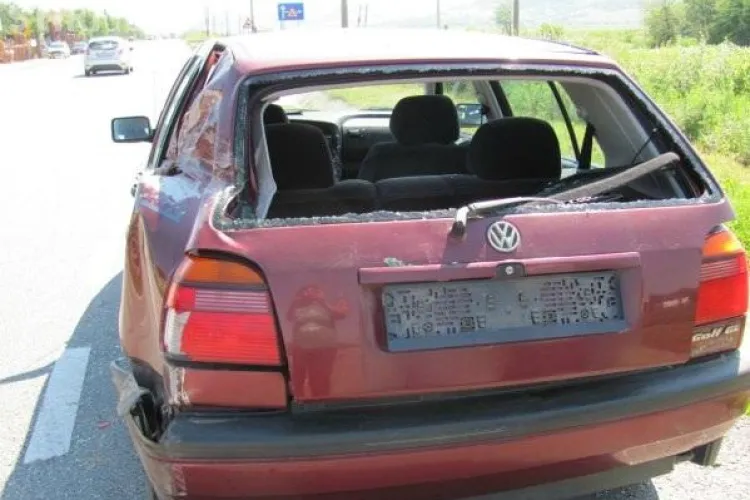 Accident de la Livada! Un sofer de TIR a lovit o masina si a fugit - VIDEO CAMERA DE SUPRAVEGHERE