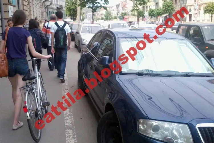 Așa își bat joc șoferii din Cluj de bicicliști FOTO