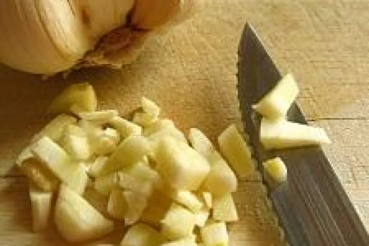 Usturoiul are beneficii miraculoase. Vezi cum te ajută!