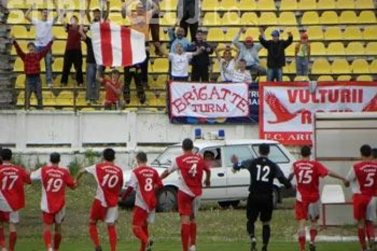 FC Ariesul Turda a invins cu 3 - 1 FC Arges si a scapat de retrogradare