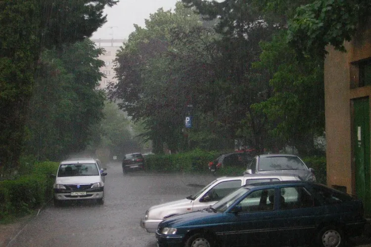 ATENTIE! Furtuna la Cluj intre 14.20 si 15.20