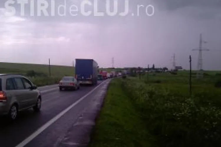 VIDEO- DN1 E60 este din nou blocat. S-a revarsat Crisul intre Huedin si Morlaca