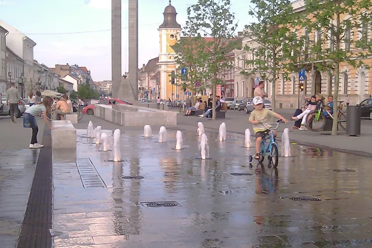 Ziua Internationala a Copilului, sarbatorita la Cluj-Napoca cu trei zile intarziere. La ora 12.00 va fi inaugurat Parcul Rozelor