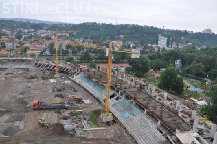 Lucrarile la Stadionul Municipal "Ion Moina" au continuat in ciuda ploilor - Galerie FOTO