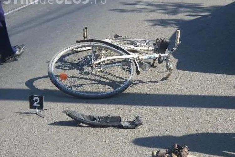 Biciclist ranit grav la intersectia strazilor Alexandru Sahia si Nadasel
